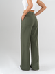 Ref: 069333 Pantalón mom flare, sin prenses, corte en pierna, tejido plano liviano, tono verde, tiro alto